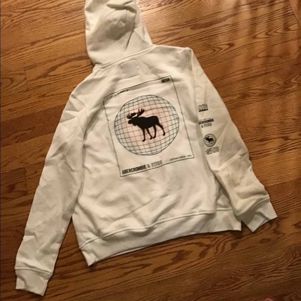 White pullover - Picture 3 of 5